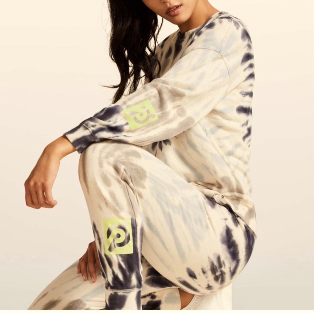 Peloton women’s tie-dye sweat suit!!